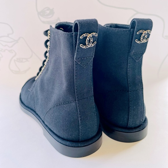 Chanel Canvas Ankle Lace-Up Boots
2021 Collection by Virginie Viard
Black - Picture 4 of 6